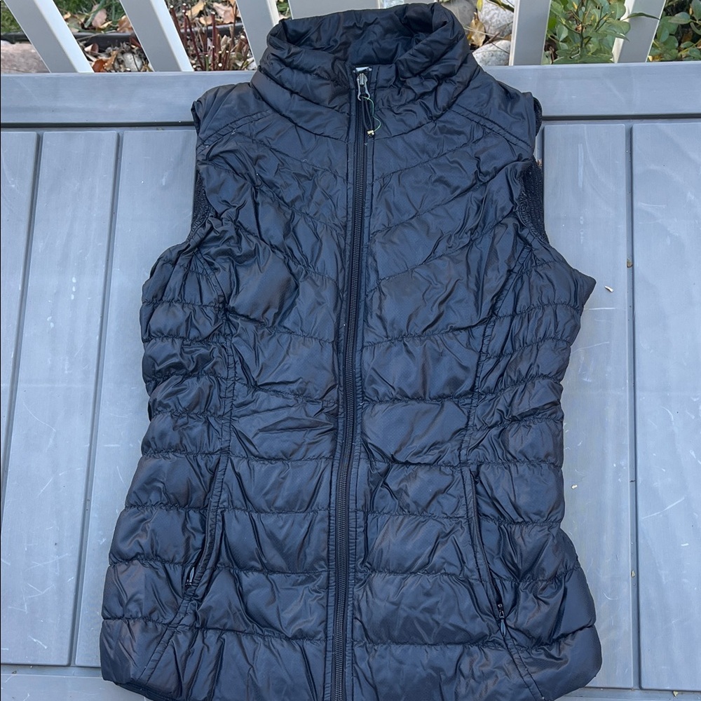 Athleta Black Puffer Vest